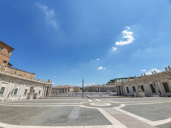 Szent Péter-bazilika és a Szent Péter tér — Stock Fotó