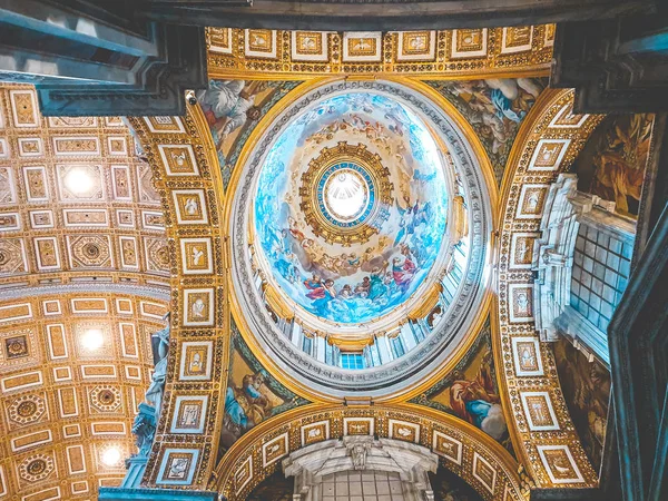 성 베드로 대성당의 내부 — 스톡 사진