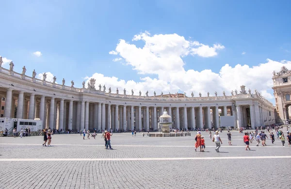 Szent Péter-bazilika és a Szent Péter tér — Stock Fotó