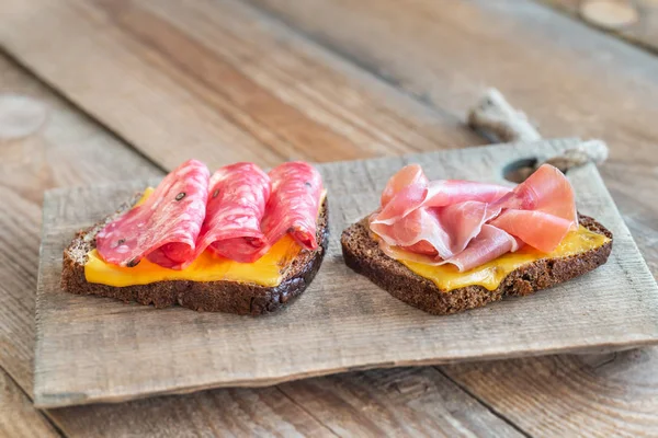 Sandwichs espagnols au jamon salchichon anb — Photo