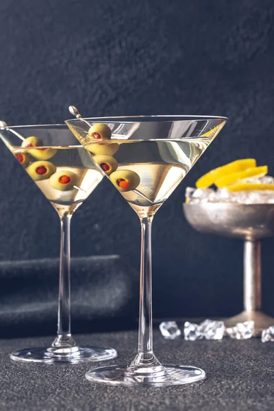 Två glas Martini cocktail — Stockfoto