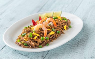 Bir tabak Pad Thai - Tayland usulü kızarmış erişte