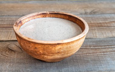 Bir kase yaban mantarı kremalı çorba.