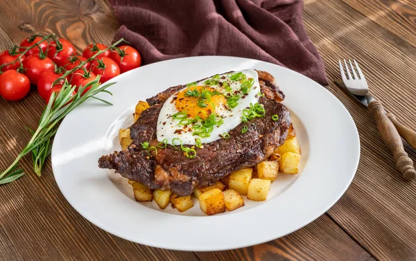 Beefsteak Fried Egg Potato Close — Stock Photo, Image