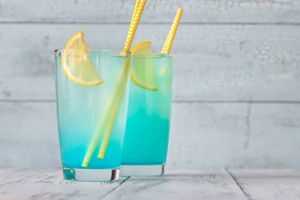 Glasses Electric Lemonade Cocktail Garnished Lemon — Stock Photo, Image