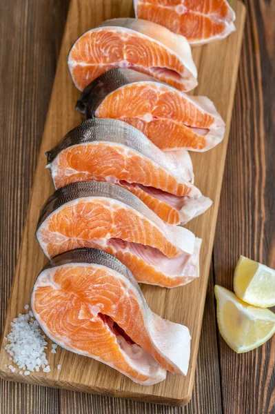 Filetes Crudos Carbón Ártico Tablero Madera — Foto de Stock