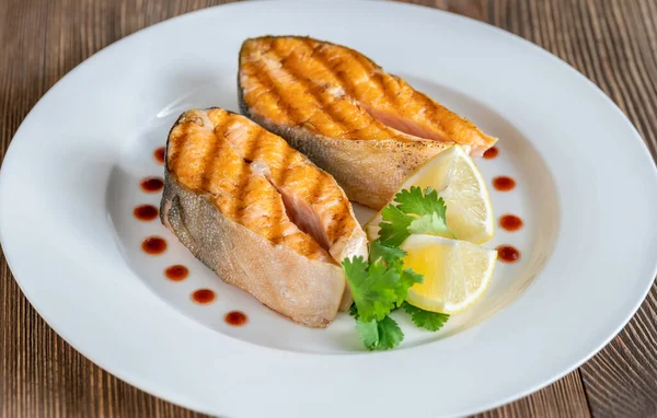 Filetes Parrilla Carbón Del Ártico Plato Blanco — Foto de Stock