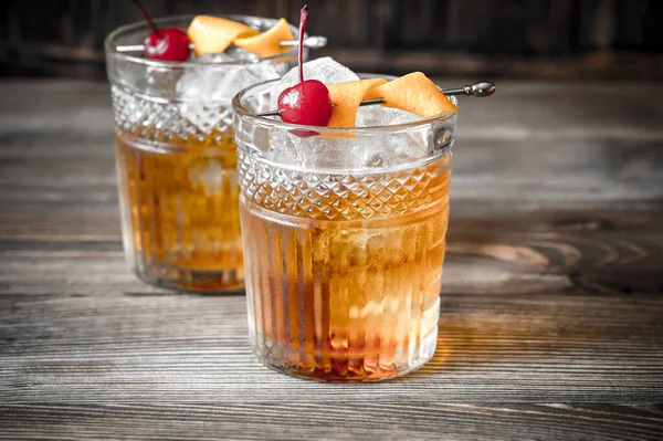 Two Glasses Old Fashioned Cocktail — Stock Photo, Image