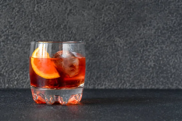 Glas Negroni Populaire Italiaanse Cocktail — Stockfoto