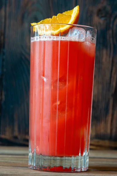 Garibaldi Cocktail Utsmyckad Med Orange Kil — Stockfoto