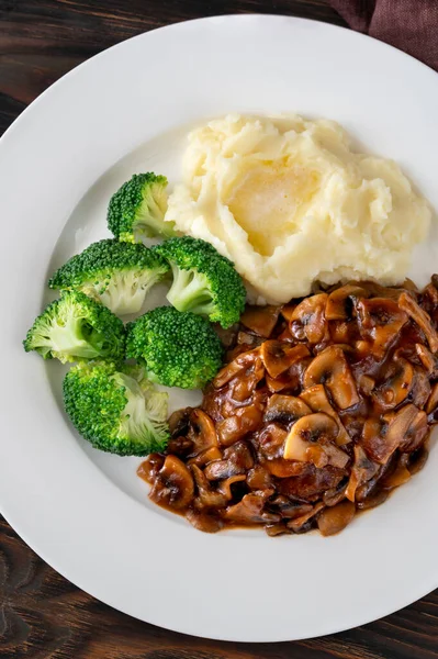Salisbury Bifteği Haşlanmış Brokoli Patates Püresi — Stok fotoğraf