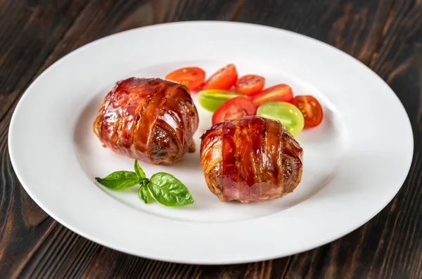 Bacon Embrulhado Almôndegas Recheadas Com Queijo — Fotografia de Stock