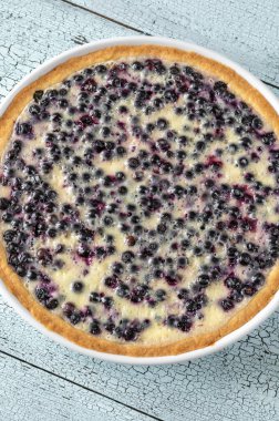 Taze yaban mersinli turta ve ekşi krema