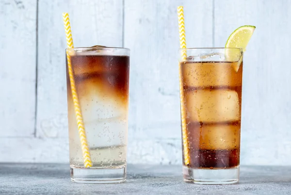 Gläser Dark Stormy Und Cuba Libre Cocktail — Stockfoto