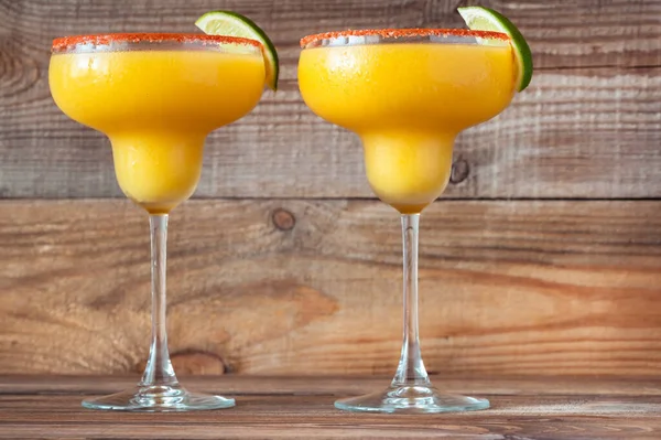 Verres Cocktails Margarita Mangue Congelée Garnis Jante Sel Paprika — Photo