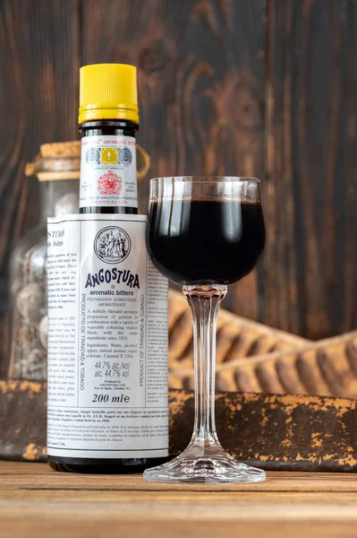 Sumy Ucraina Settembre 2020 Bicchiere Amari Aromatici Angostura Angostura Amaro — Foto Stock