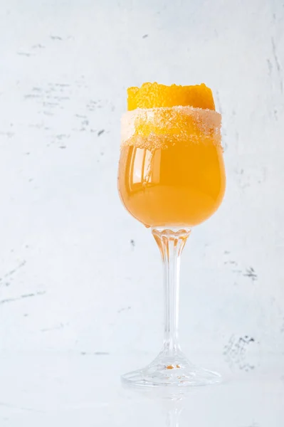 Glas Brandy Crusta Cocktail Garniert Mit Orangenschale — Stockfoto