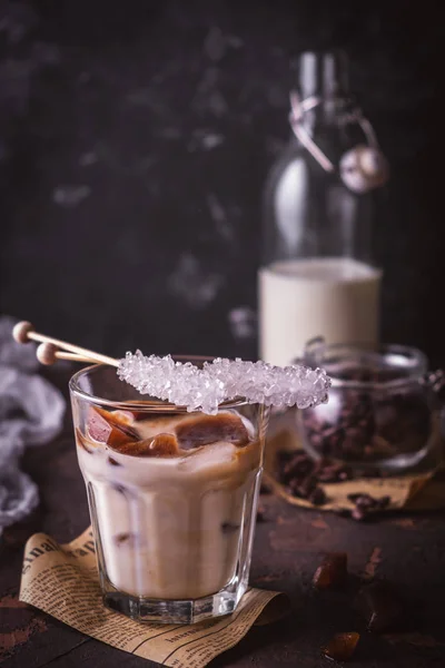 Bir Cam Kupa Şeker Kopya Alanı Buzlu Kahve — Stok fotoğraf