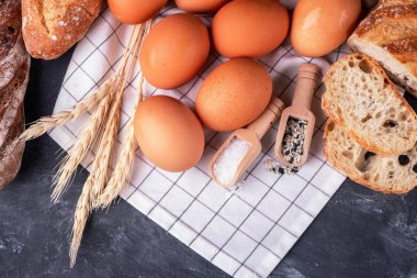 Taze ekmek çeşitleri. Sağlıklı ev yapımı ekmek. Kopyalama alanı, Yakın çekim.