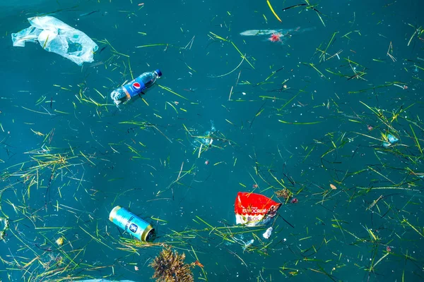 Plastik kirliliği sorunu - plastik ve diğer çöpleri okyanus su