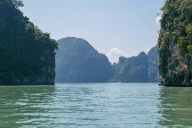Tropikal deniz, gökyüzü ve Tayland, Phang Nga defne ulusal park tatil, yaz, tatil kavramı için yaz aylarında dağ