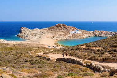 Agios Sostis beach, benzersiz çift taraflı beach Serifos, Kiklad Adaları, Yunanistan