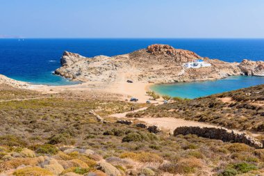 Agios Sostis beach, benzersiz çift taraflı beach Serifos, Kiklad Adaları, Yunanistan