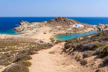 Agios Sostis Plajı, sakin bir plaj Serifos Doğu parçası. Kiklad Adaları, Yunanistan