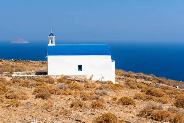 Vit Blå Grekiska Kyrkan Med Utsikt Över Havet Serifos Grekland — Stockfoto