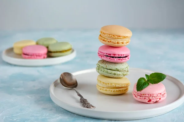 Colorful Macarons Cakes Small French Cakes Sweet Colorful French Macaroons — Stock Photo, Image