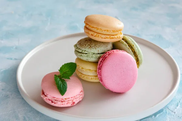 Torte Maccheroni Colorati Piccoli Dolci Francesi Macaron Francesi Dolci Colorati — Foto Stock