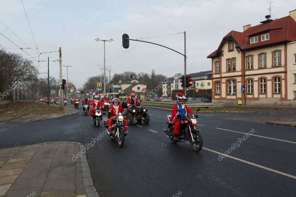 GDANSK, POLONIA 2 de diciembre de 2018 Desfile navideño de