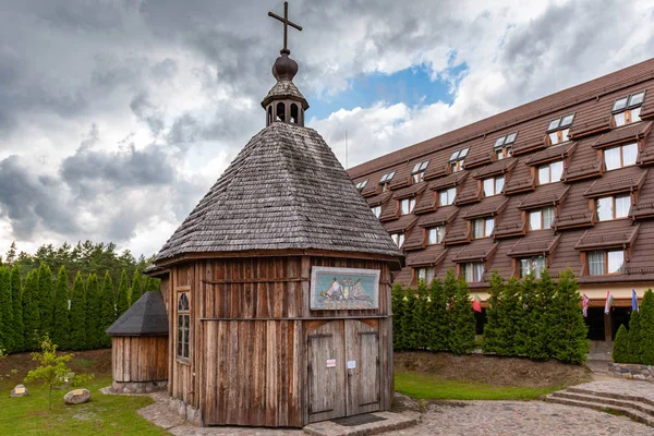 Szymbark Polsko Srpna 2018 Malý Dřevěný Kostel Saint Raphael Szymbark — Stock fotografie
