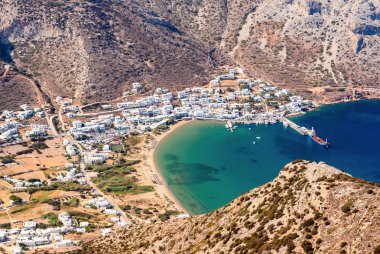 Kamares, Sifnos bir pitoresk Yunan Adası bir güzel liman kasabasına. Cyclades
