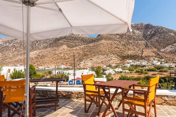 Sifnos Griekenland September 2018 Tafel Stoelen Het Terras Met Een — Stockfoto