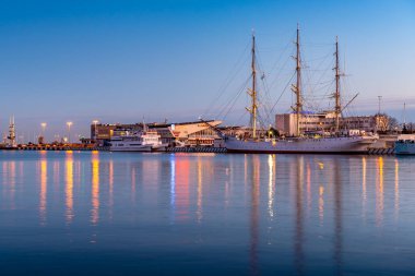 Gdynia, Polonya - 7 Ocak 2018: Gdynia liman, Dar Pomorza (Pomerania hediye).