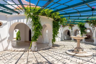 RHODES, GREECE - 13 Mayıs 2018: Kalithea Springs veya Kalithea Therme antik çağlardan kalma tedavi edici özelliklere sahip kaplıca.