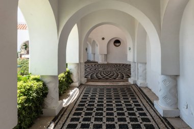 Rhodes, Yunanistan - 13 Mayıs 2018: İç Kallithea, çakıl mozaik ile yaylar. Rhodes, Yunanistan