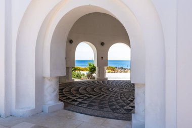 Rhodes, Yunanistan - 13 Mayıs 2018: İç çakıl mozaik Kallithea yaylar ile. Rhodes, Yunanistan