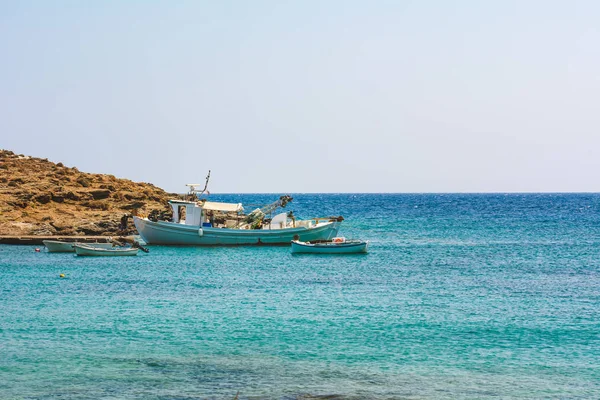 Fiske Båt Förtöjd Vid Vattnet Den Serifos Grekland — Stockfoto