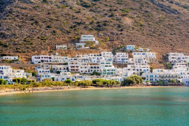 Pitoresk Kamares, Sifnos Island ana limanı. Grup Cyclades, Yunanistan