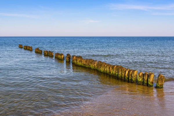 Frangiflutti Legno Mar Baltico Nella Giornata Sole Polonia — Foto Stock