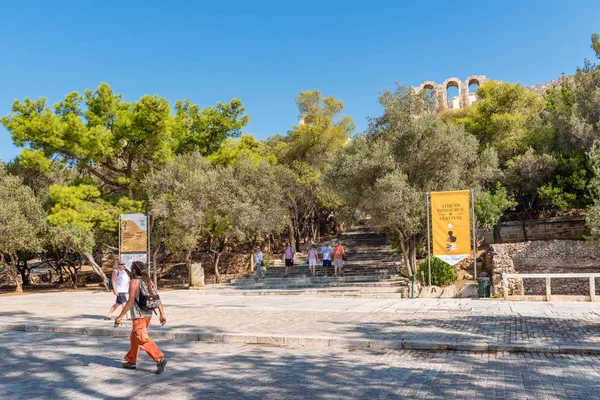 Ateny Grecja Września 2018 Turystów Wzdłuż Głównej Promenady Akropolu Atenach — Zdjęcie stockowe