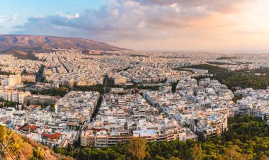 Atina günbatımı zamanında Lycabettus hill, Yunanistan görüntüleyin..