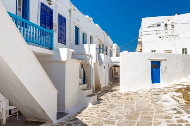  Kastro, Sifnos eski başkenti beyaz mimarisi. Kiklad Adaları, Yunanistan. Europe