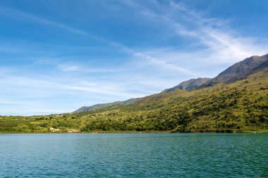 Lake Kournas, Girit doğal göl, yüksek dağlar ile çevrili ve köy Kournas yakın yer. Girit Adası, Yunanistan
