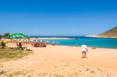 Girit, Yunanistan-Mayıs, 1 2015: turistler Stavros Beach, Anthony Quinn tarafından film Zorba Yunan ünlü yapılan dinlenmek.