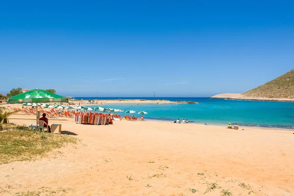 CRETE, GREECE - May 1, 2015: Sandy Stavros beach made famous by Anthony Quinn in the film Zorba the Greek. Crete, Greece — Stock Photo, Image