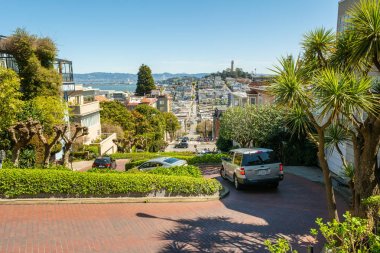 San Francisco, Abd - 30 Mart 2019: Lombard Street, San Francisco, Kaliforniya'da çarpık sokak olarak bilinir. Abd