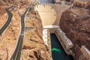 Hoover Barajı Nevada ve Arizona sınırında bulunan, çok popüler turistik. Abd